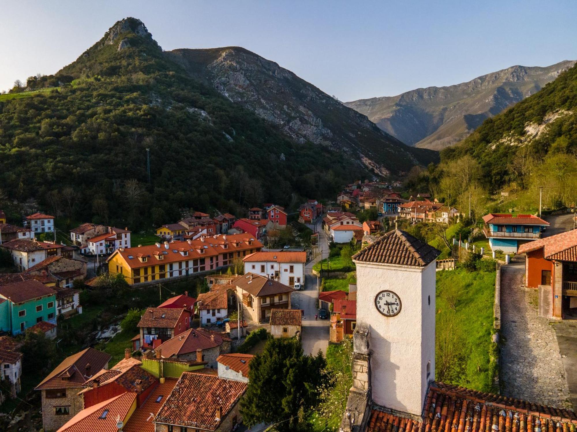 Apartamentos La Corona - Cabrales كارينا دي كابراليس المظهر الخارجي الصورة